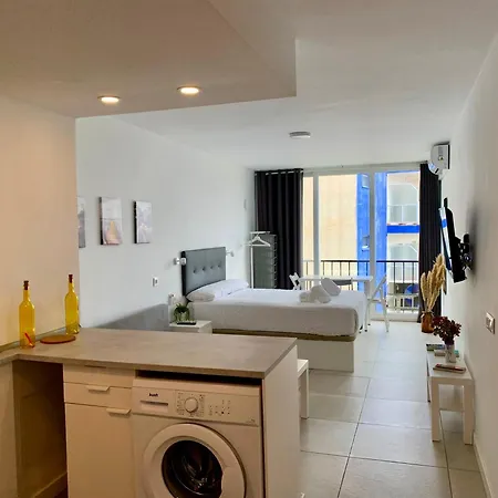 Апартаменты Inviting With Sea View Торремолинос