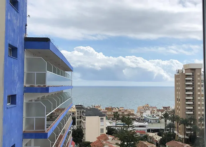 Inviting With Sea View Apartmán